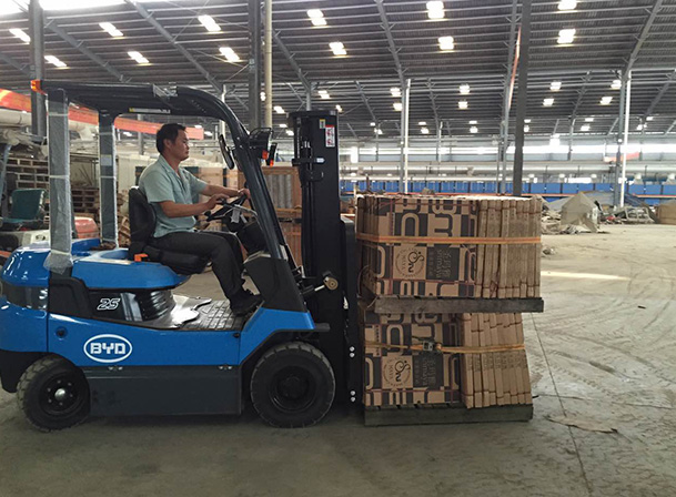 瓷磚廠使用比亞迪叉車案例